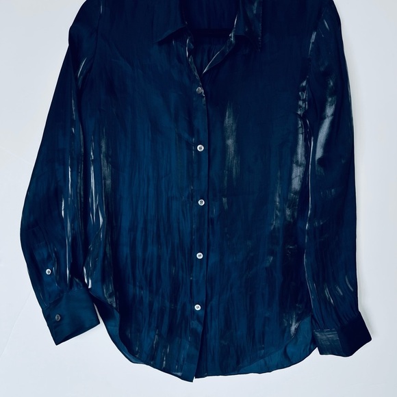 Elegant Dark Blue Button-Up Shirt - Picture 1 of 6